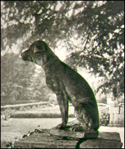 Statue de chien de la Lorie